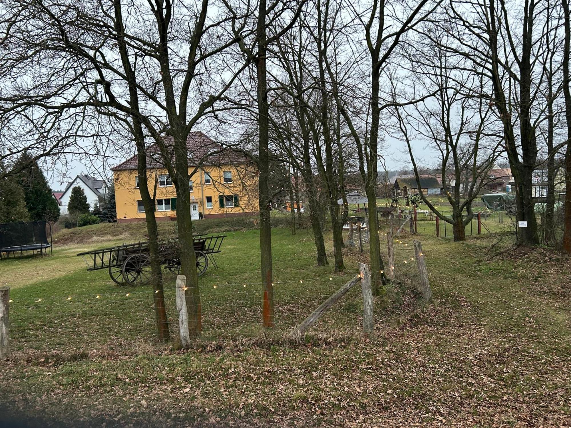 Gelbes Haus Seenland Ferienwohnungen Xl Elsterheide Exterior photo